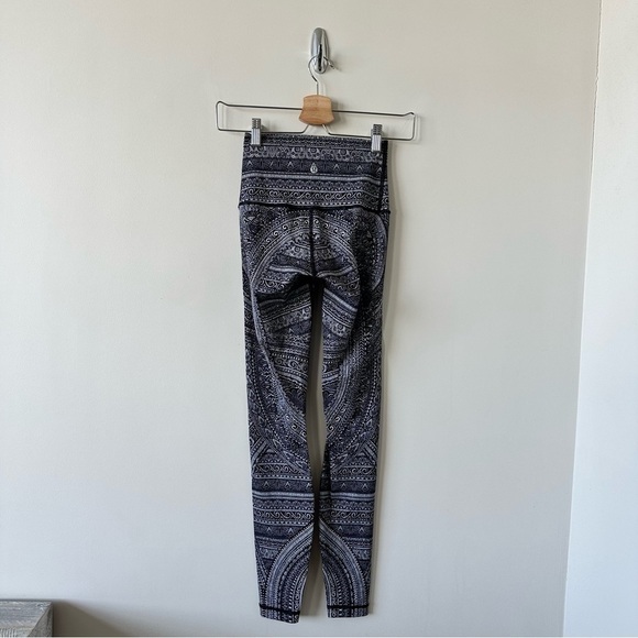 LULULEMON Wunder Under Hi-Rise Tight (Nulux 28")
Entwined 50 Ice Grey Black - Picture 5 of 13